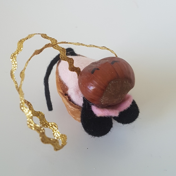 Mouse in Walnut Bed Ornaments [Pair] - Picture 4 of 4